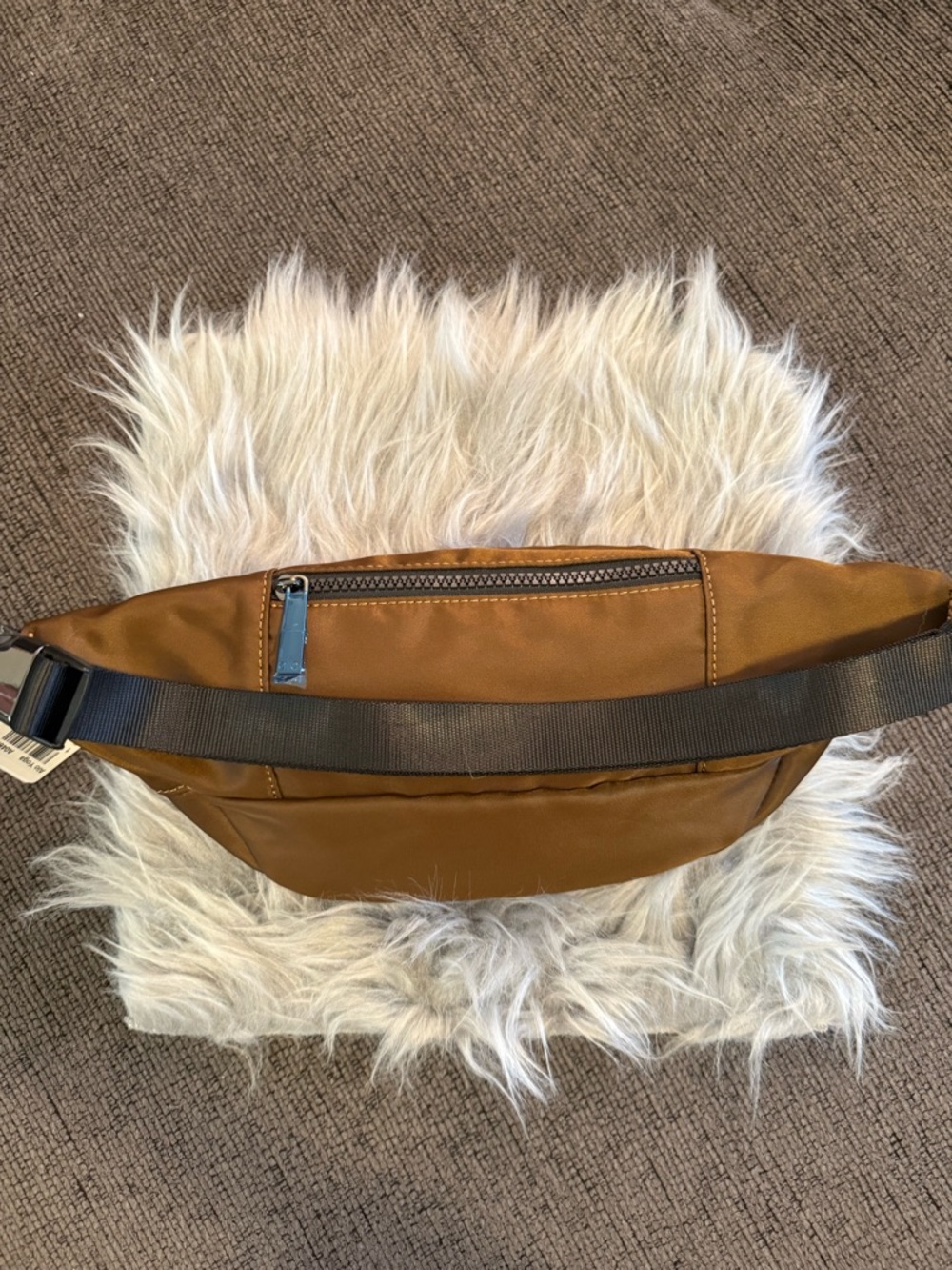 ALO YOGA Explorer Fanny Pack/ Belt Bag in Espresso - Picture 2 of 8